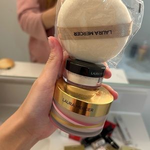 laura mercier setting powder+puff